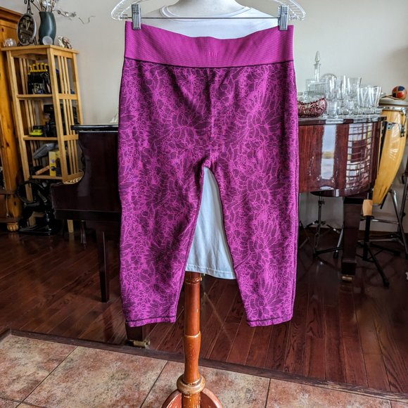 Fabletics Capri Leggings  Sz M - Picture 5 of 12
